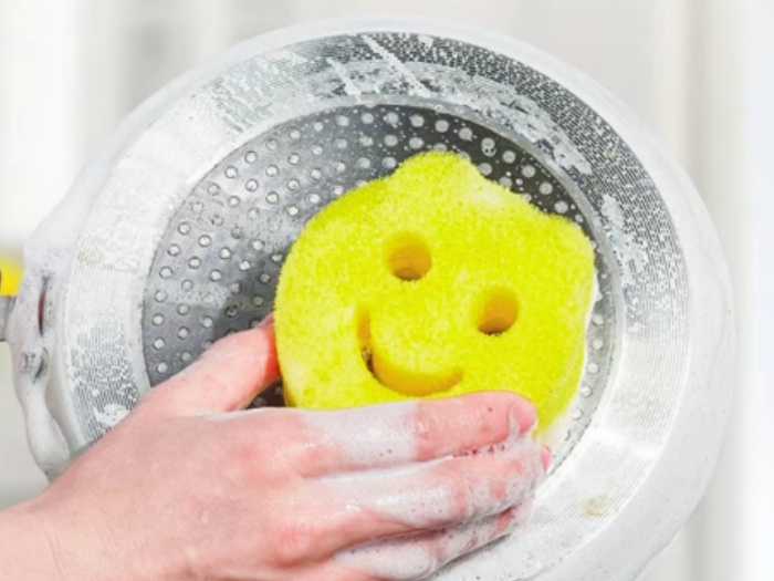 smile face cleaning sponge