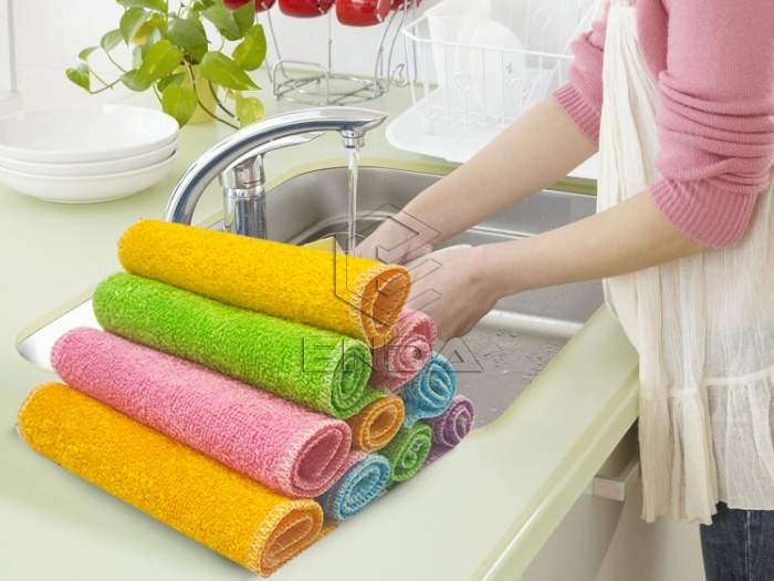 Why are bamboo fiber towels better than pure cotton towels for cleaning?