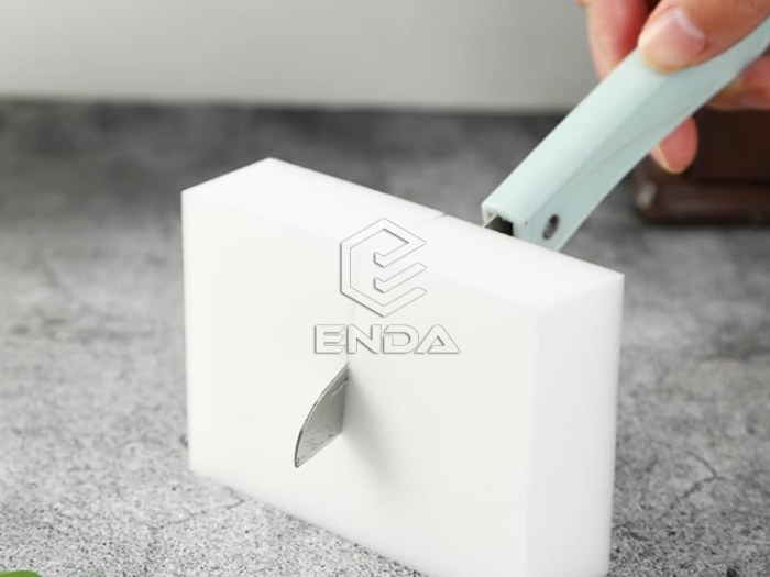 How does magic cleaning sponge work?