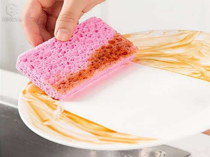 Qual é a diferença entre as esponjas de celulose e as outras esponjas de cozinha?