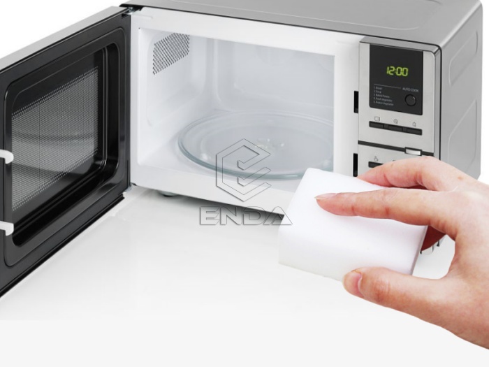 هل يمكنك تنظيف الفرن من الداخل بالممحاة السحرية؟