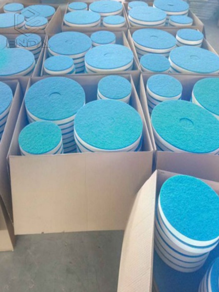 Las almohadillas para pisos de melamina solicitadas por un cliente de Sudáfrica están listas para enviarse