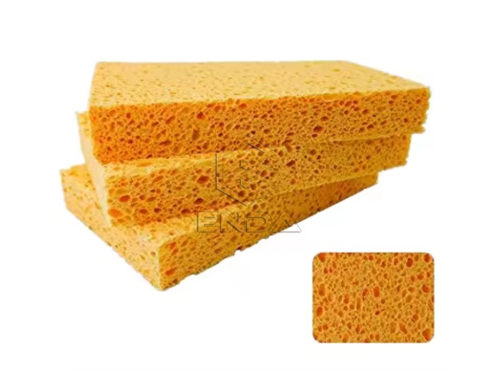 Does the cellulose sponge avoid developing smell quickly after use?